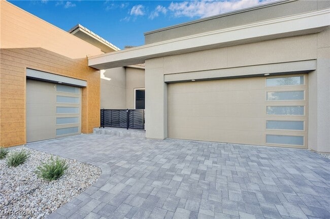 Building Photo - 11079 Rolling Vista Dr