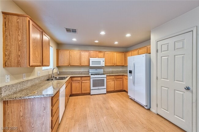 Building Photo - 3945 Bayamon St