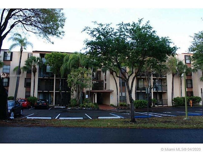 Building Photo - 14211 N Kendall Dr