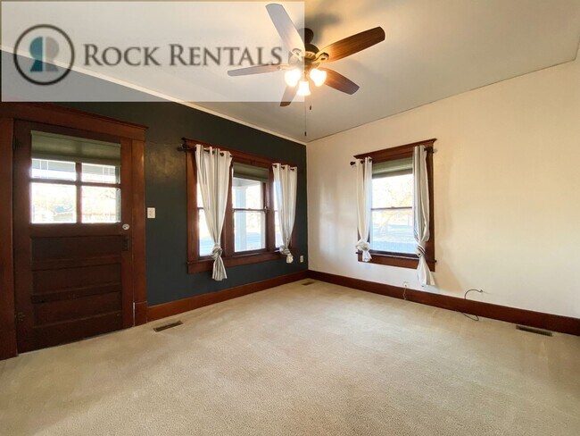 Foto del edificio - Updated 3 Bed 1 Bath with Large Back Yard