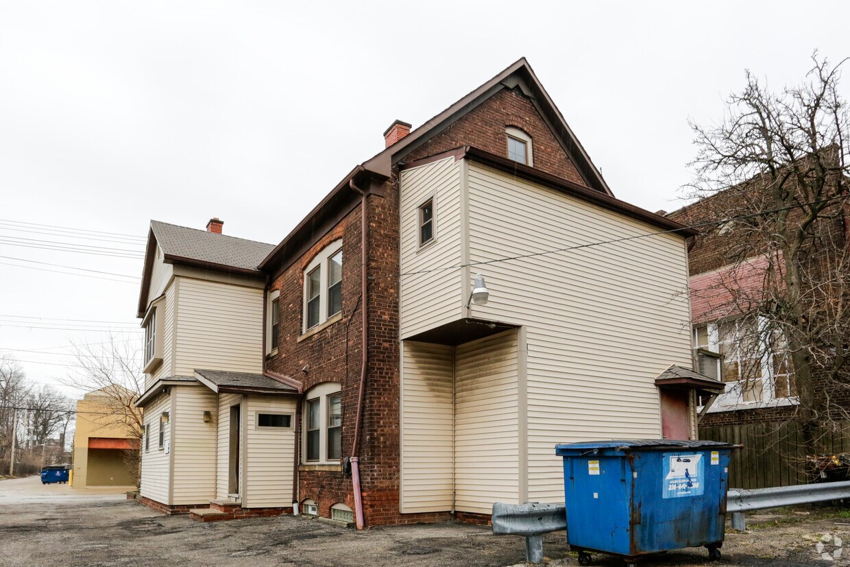 Building Photo - 11220 Buckeye Rd