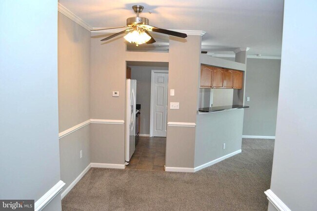 Building Photo - 8202 Blue Heron Dr