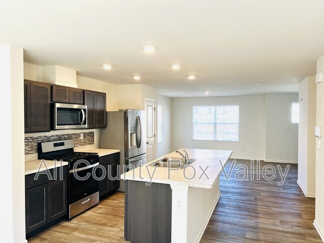 Building Photo - 1480 Yosemite Wy