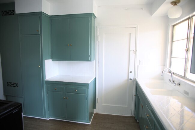 Building Photo - 4205 Stocker Plz