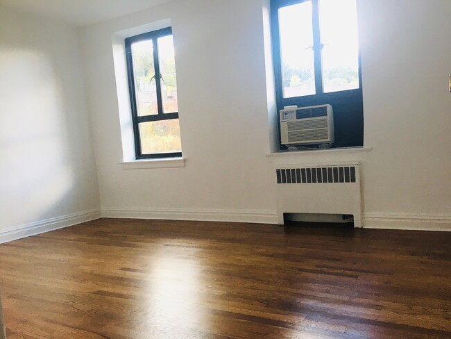 Building Photo - Lovely 2 bedroom co-op sublet available