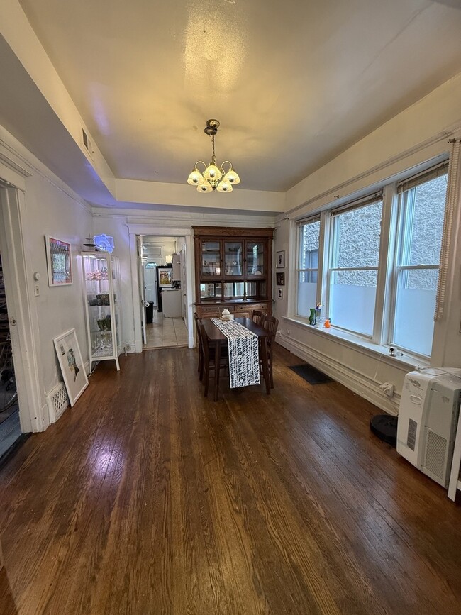 Foto del edificio - 866 W Buckingham Pl