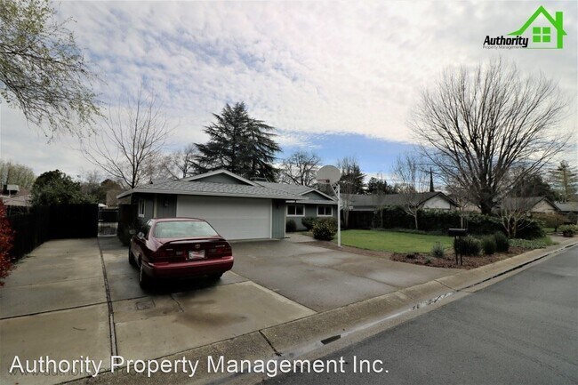 Foto del edificio - 4 br, 3 bath House - 3437 Lagoon Dr.
