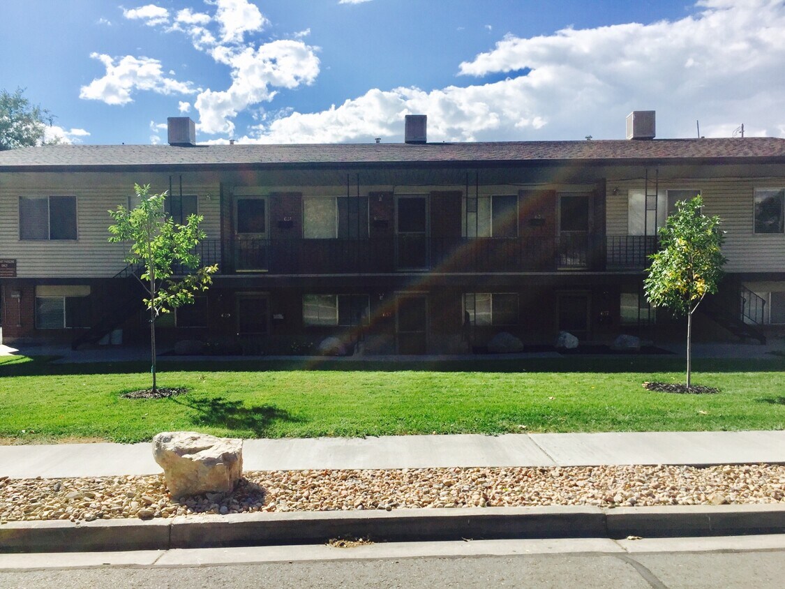 Foto principal - 639 N Main St