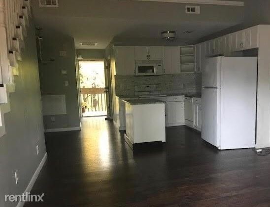 Building Photo - 1 br, 1 bath Condo - 3033 Huntleigh Dr