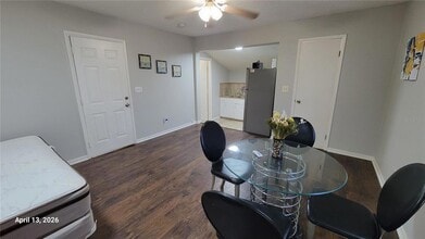 Building Photo - 411 Ave E SE