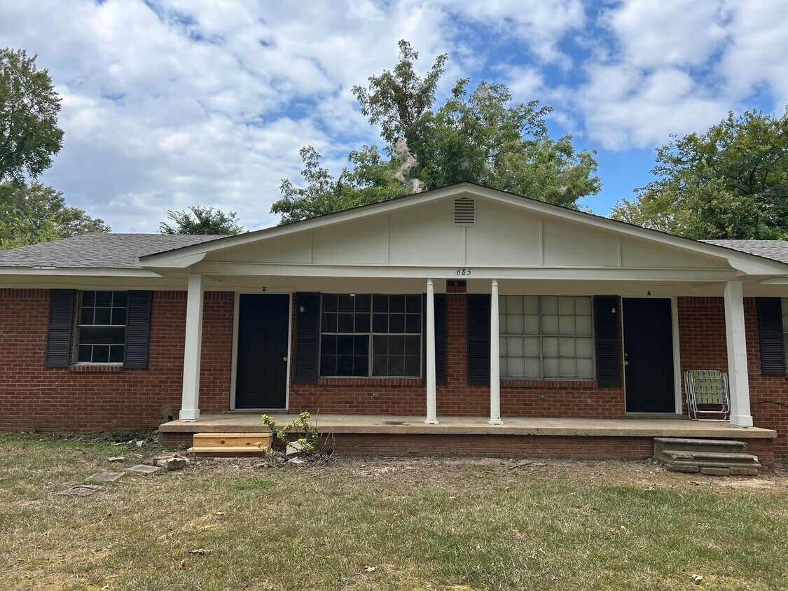 Primary Photo - 685 Hill Rd