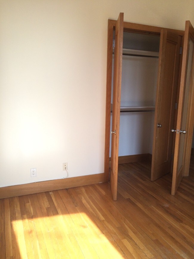 477 St Marks Pl, Staten Island, NY 10301 House Rental in Staten