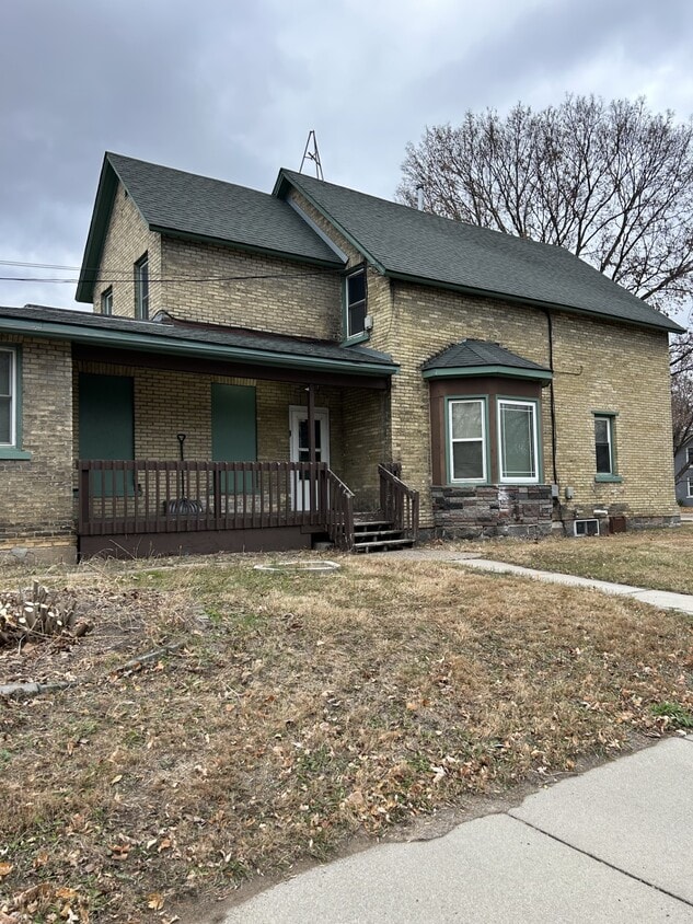 Primary Photo - 701 9th Ave N