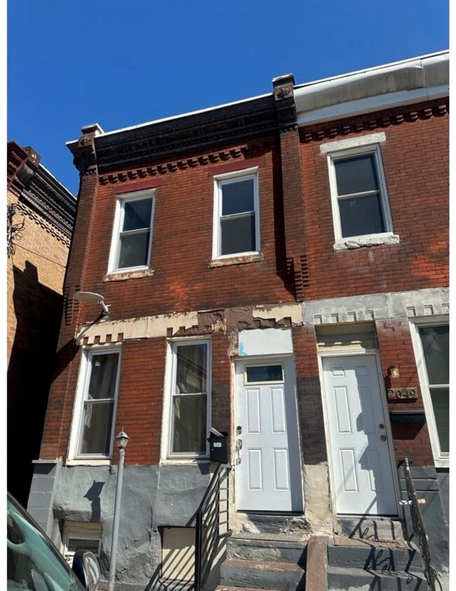 Building Photo - 2047 E Cambria St