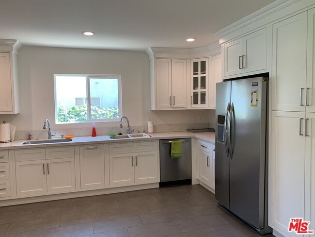 Building Photo - 1123 S Clark Dr