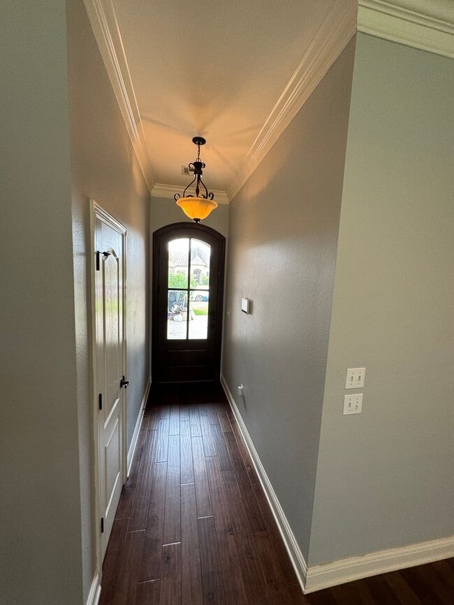 Building Photo - Just Minutes to Barksdale Air Force Base... BAFB
