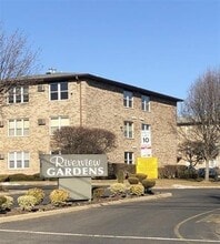 Building Photo - 29 Riverview Ct