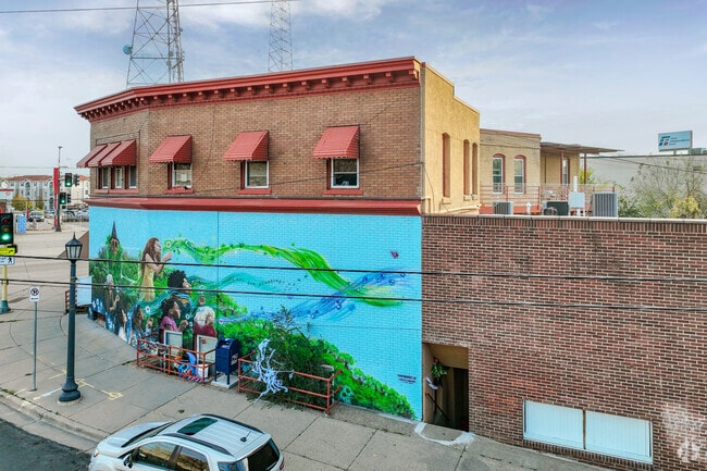 Building Photo - 3400 University