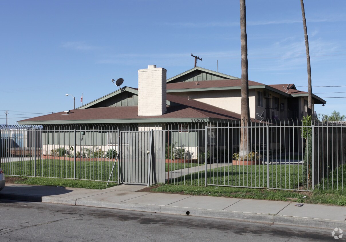 Primary Photo - Moreno Palms