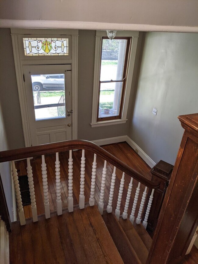 Building Photo - 2207 Scott St