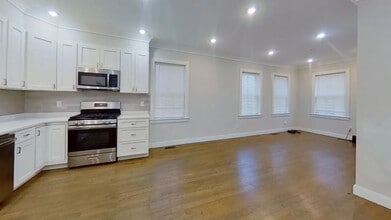 Building Photo - 73 Linden St