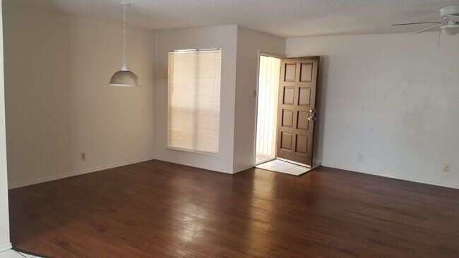 Inside entry - 7237 Rimwood