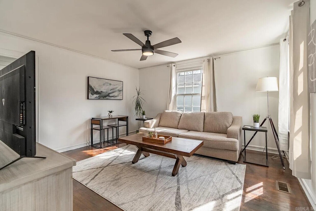 Foto principal - 3414 N Magnolia St