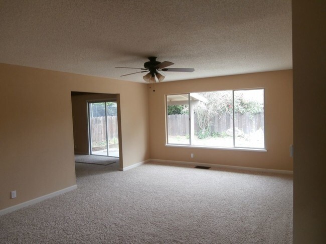 Building Photo - 733 W Turner Road - Lodi