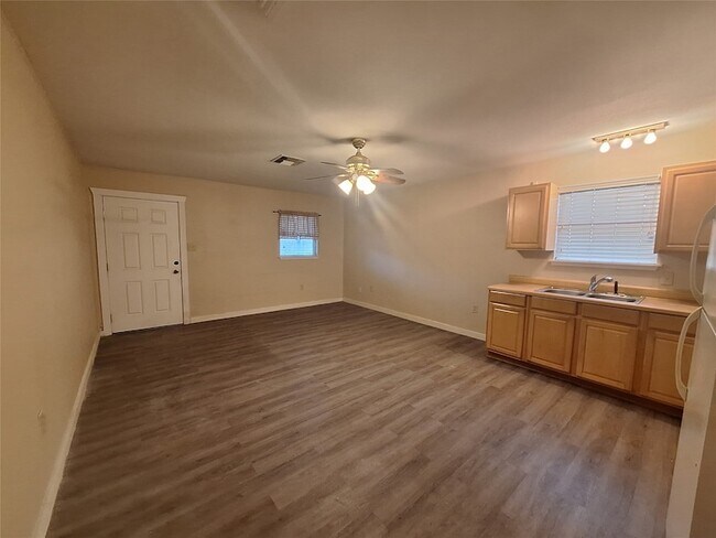Foto del edificio - 6107 Williams Rd