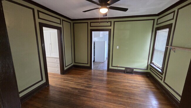 Building Photo - "Spacious 2 Bed in Cleveland Heights !"
