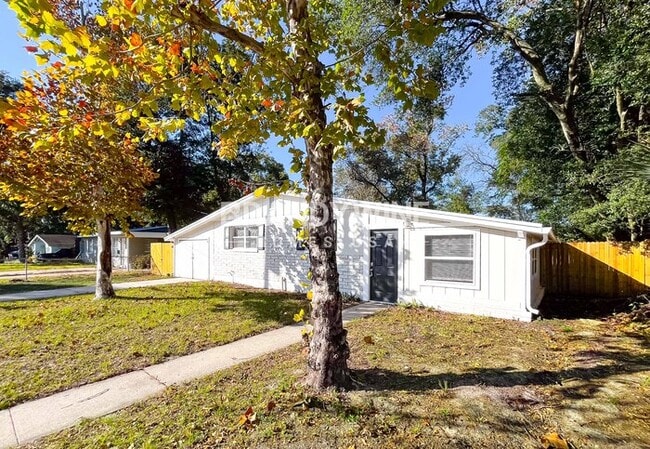 Building Photo - 7227 Stonehurst Rd N