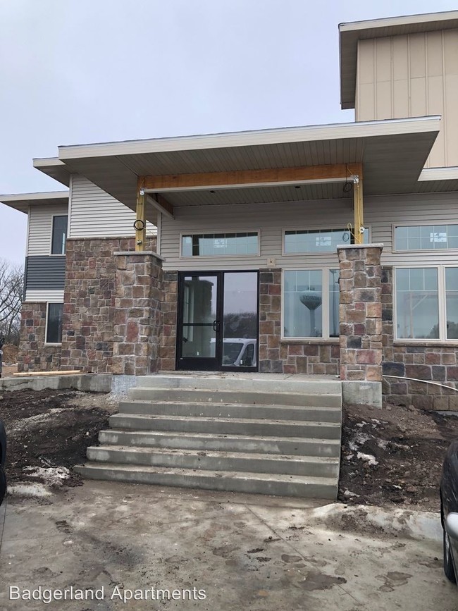 Building Photo - 802 Vineyard Dr