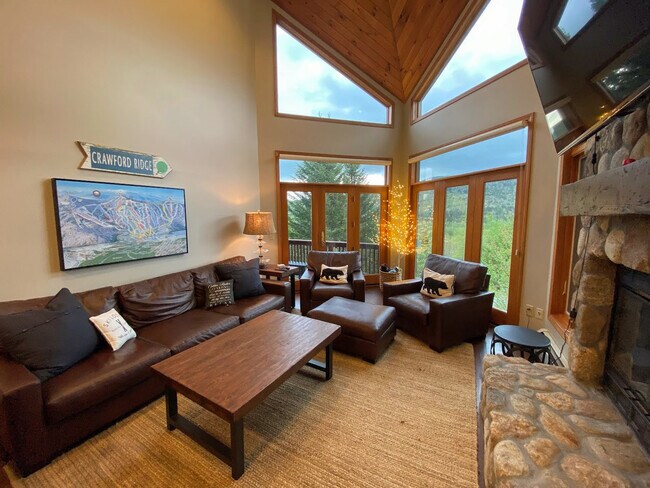 Foto del edificio - 287 Crawford Ridge Rd