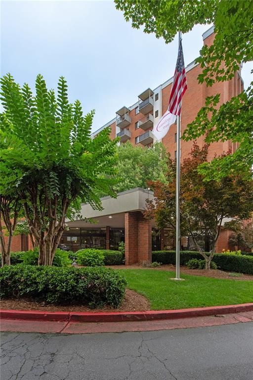 Foto del edificio - 300 Johnson Ferry Rd