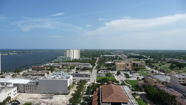 Foto del edificio - 801 S Olive Ave