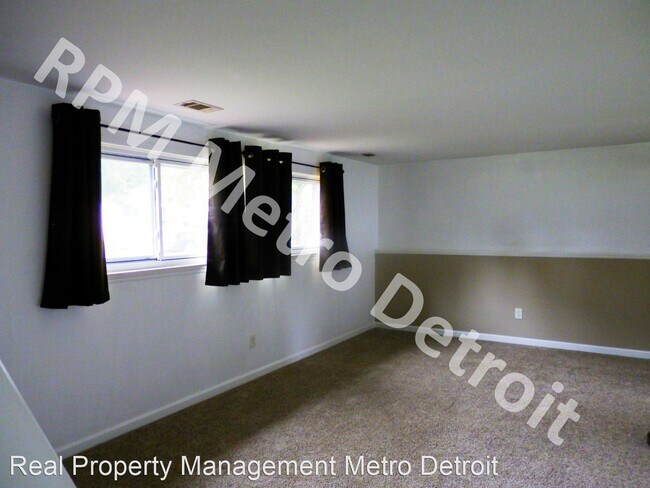 Building Photo - 3 br, 1.5 bath House - 520 Marlin Ave