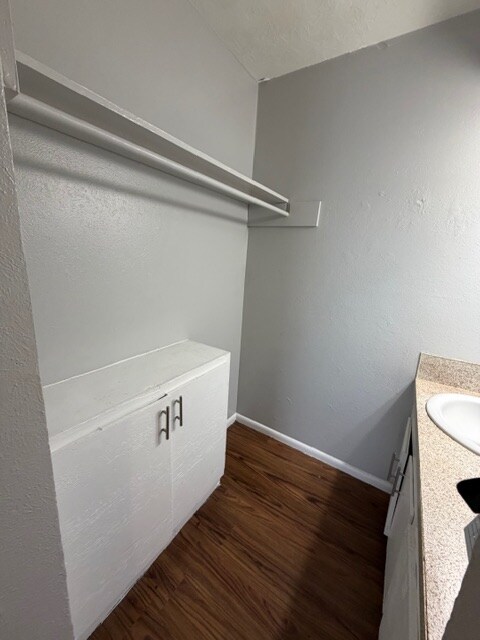 Foto del edificio - 5220 Weber Rd