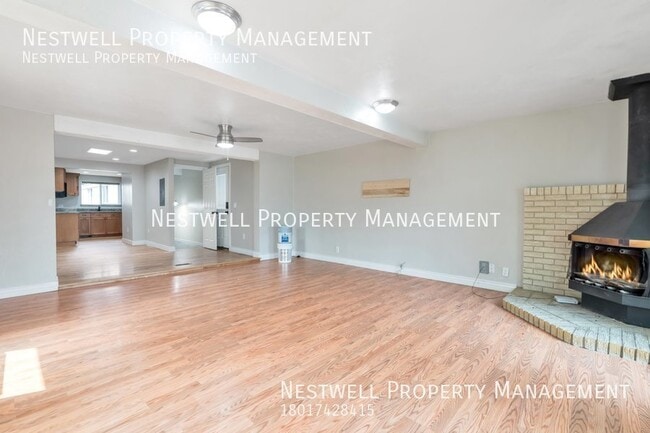 Building Photo - Amazing 4-Bed Rambler in Sandy!