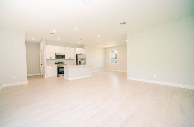 Building Photo - 1103 Saint Tropez Ct