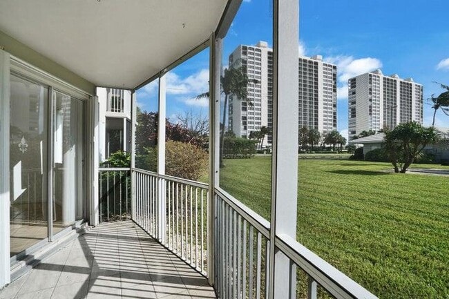 Building Photo - 2700 Banyan Rd