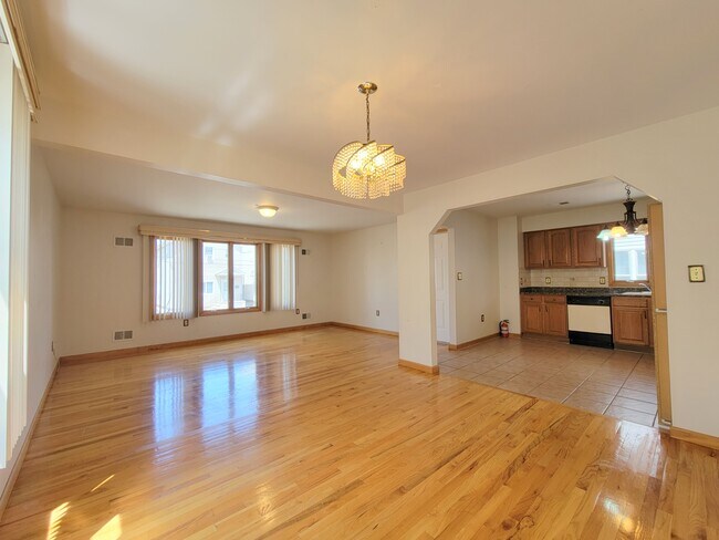 DR / LR - 430 Elm St