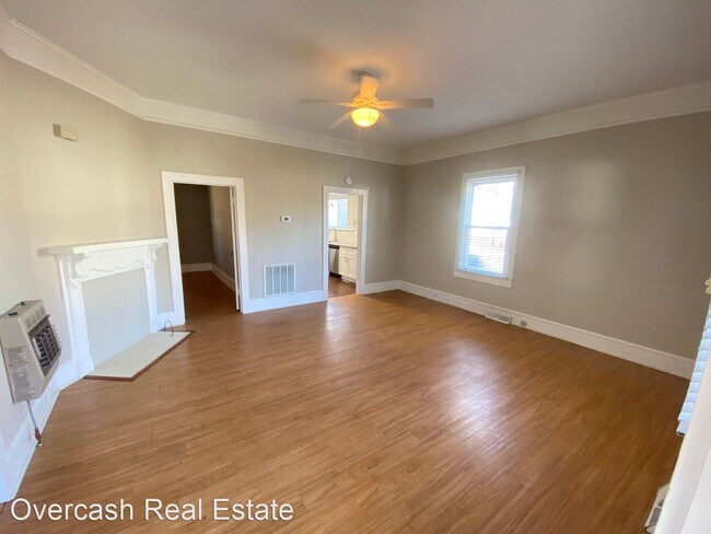 Building Photo - 3 br, 1 bath House - 402 E 4th St