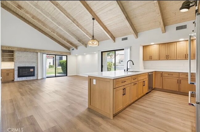 Building Photo - 475 Sunningdale Dr
