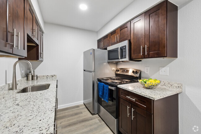 1 dormitorio, 1 baño - 775 pies cuadrados - Cocina - Stonebrook Gated Community