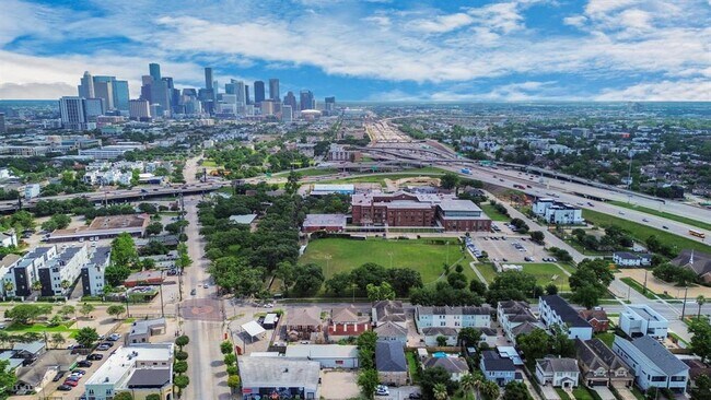 Foto del edificio - 1818 Wheeler Ave