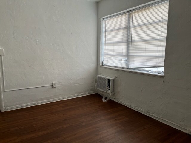 Building Photo - 6970 Carlyle Ave