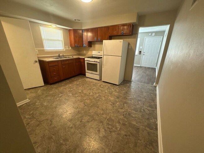 Foto del edificio - 2BR 1ba apartment conveniently located in ...