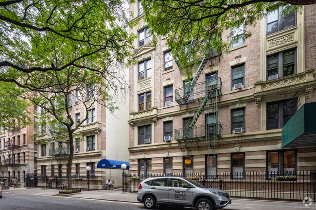 Building Photo - 504 W 111th St