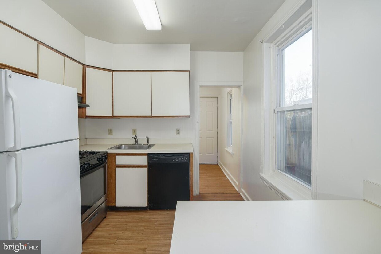 Primary Photo - 25 S 45th St