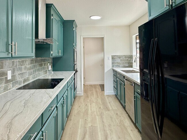 Building Photo - Bright & Updated 3 Bedroom 2 Bath Single Family Home in Santa Clara